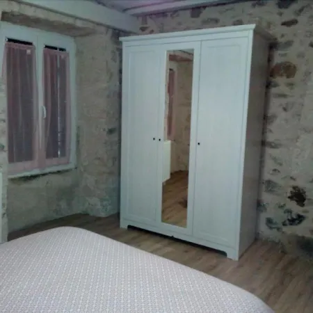 Maison Chambon-sur-lac, 2 Pieces, 7 Personnes - Fr-1-395-31 بيت للعطل شامبون-سورلاك