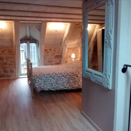 Maison Chambon-sur-lac, 2 Pieces, 7 Personnes - Fr-1-395-31 بيت للعطل *