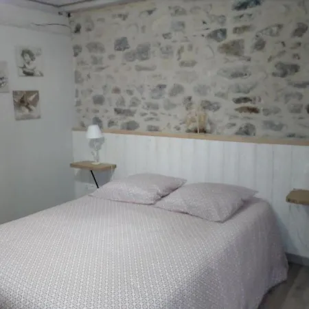 بيت للعطل Maison Chambon-sur-lac, 2 Pieces, 7 Personnes - Fr-1-395-31 *