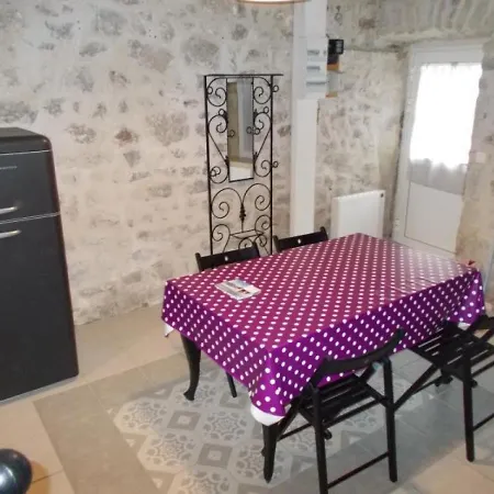 Maison Chambon-sur-lac, 2 Pieces, 7 Personnes - Fr-1-395-31